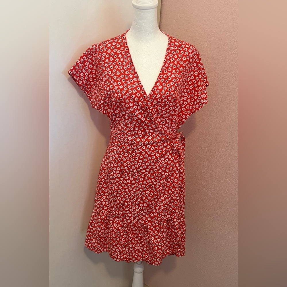 Red and white floral wrap dress - Picture 13 of 13